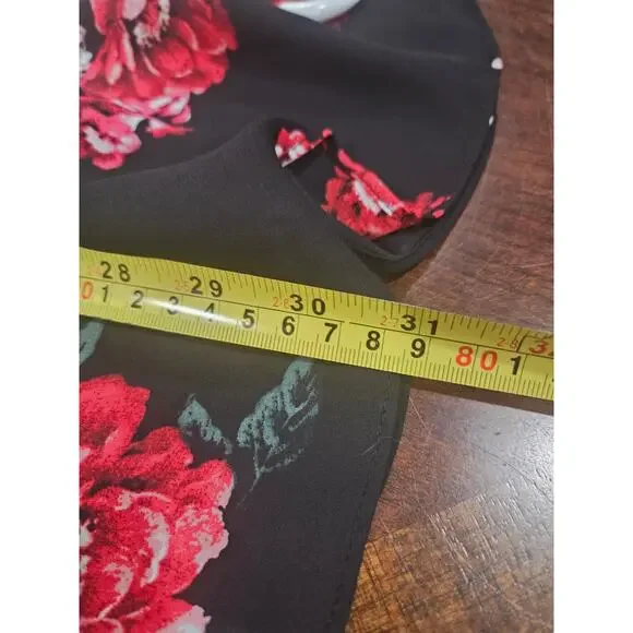 Torrid Size 4 Dark Floral Babydoll Top Empire Waist Flutter Sleeve Black Red 24 - Picture 6 of 6